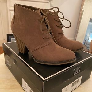 NWT Mia Shayna bootie w/box